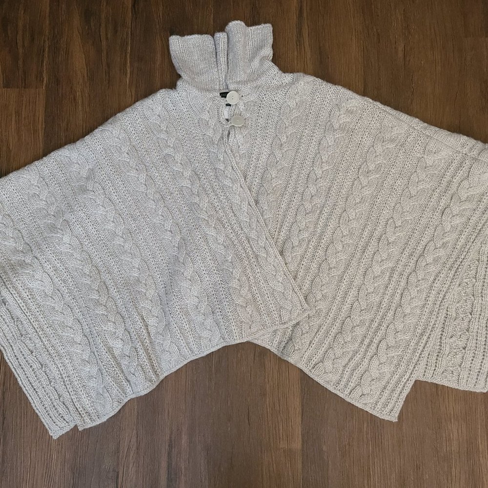 Talbots Ruana Two Buttons Cableknit Light Gray Wool Blend One Size NWT